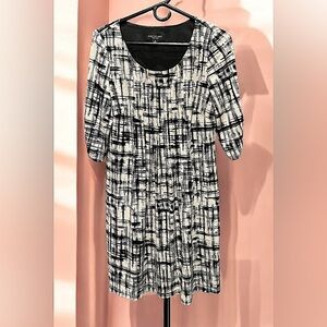 INC International Concepts Women's Black White Top length 37in pit to pit 15in